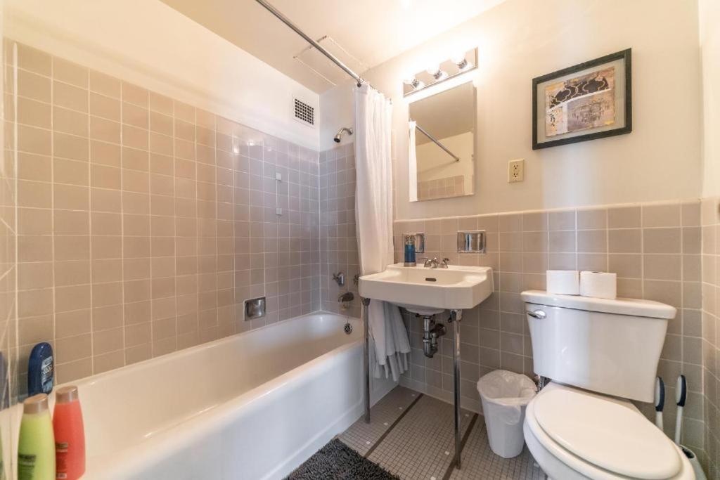 Spacious With Stellar Views Near The Grove Apartment Los Angeles