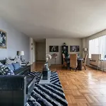 Spacious Condo With Stellar Views Near The Grove